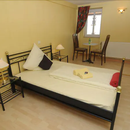 Hirsch Garni 게스트하우스 풀다