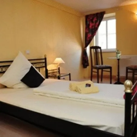 게스트하우스 Hirsch Garni 2*